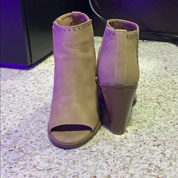 Heels - Picture 2 of 2